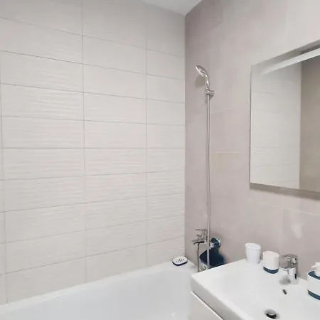 5* Luxury Near Avram Iancu Sq New. Private Parking * Cluj-Napoca